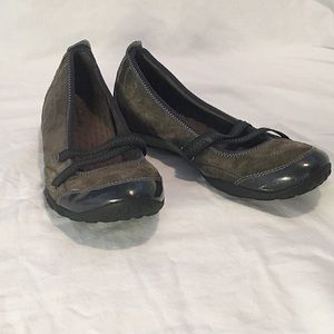 Clark’s ballet style flats